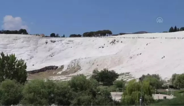 Pamukkale bayramda yoğun ziyaretçi ağırlıyor