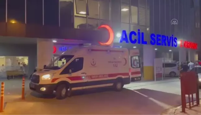 Kavgaya müdahale eden polis memuru bacağından bıçaklandı