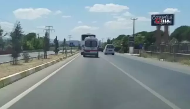 Son dakika haberi... Ambulansa yol vermeyen otobüs kilometrelerce yoluna devam etti... O anlar kamerada