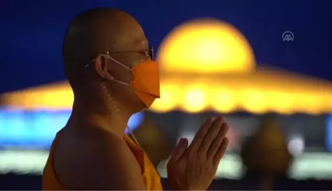 PATHUM THANİ - Tayland'daki Wat Dhammakaya Tapınağı binlerce ışıkla donatıldı