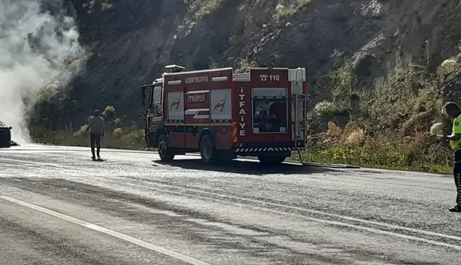 Ağrı'da seyir halindeyken yanan otomobil küle döndü