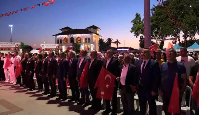 Bandırma'da Cumhuriyet Meydanında 15 Temmuz Kutlaması