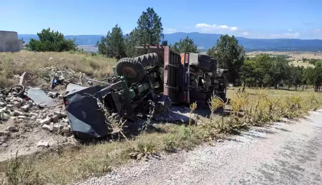 Son dakika haberi! Domaniç'te freni boşalan kamyondan atlayan 1 kişi öldü, 1 kişi yaralandı