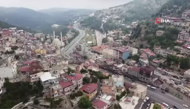 Tarihi ilçede çöpler atlarla toplanıyor