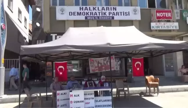 Aileler evlatları için HDP il binası önündeki oturma eylemini sürdürdü