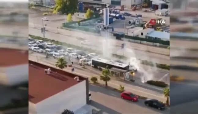 Son dakika haberi... Bursa'da meşalelerle yol kesen asker konvoyu, ambulansın geçişine izin vermedi