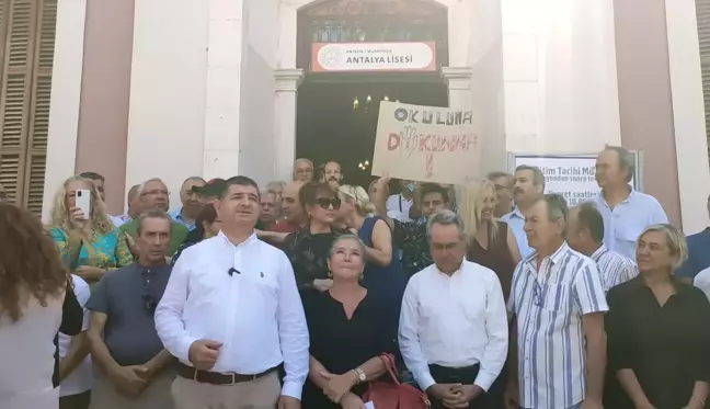 Antalya haberi: Antalya Lisesi'nin Tarihi Müze Binasının Olgunlaşma Enstitüsüne Tahsis Edilmesi Protesto Edildi