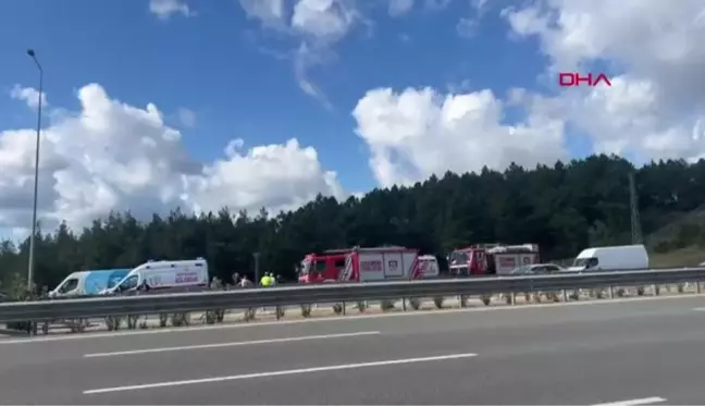 BEYKOZ'DA MİNİBÜSE ÇARPAN MOTOSİKLET YANDI, SÜRÜCÜ YARALANDI