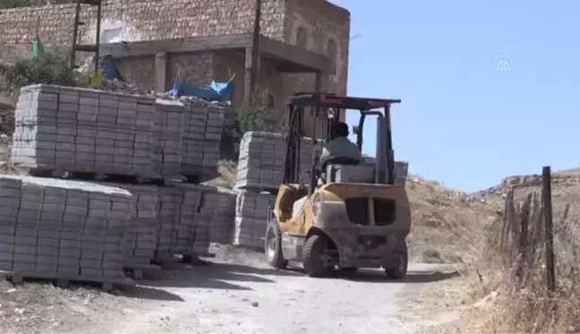 Mardin'in kırsal mahallelerinde kilitli parke taşı çalışması