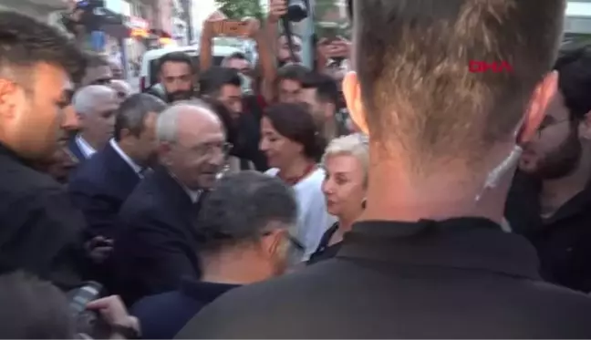 Kılıçdaroğlu, Bursa'da CHP'ye Katılan Muhtarlara Rozet Taktı: Bütün Amacım; Irkına, İnancına, Kökenine Bakmadan, Yaşam Tarzına Bakmadan Bütün...