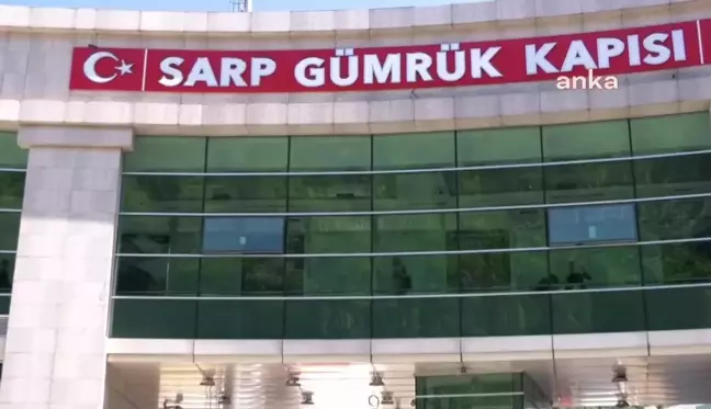 Hergün Yüzlerce Turistin Giriş Çıkış Yaptığı Sarp Sınır Kapısında Vatandaşın Oturacağı Yer Yok