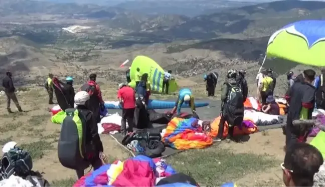 Türkiye Yamaç Paraşütü Mesafe Şampiyonası Tokat'ta sürüyor