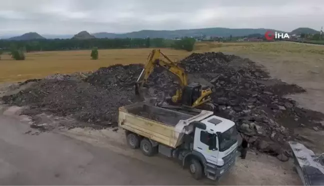 Turhal ilçesinde atık asfaltın doğaya zarar vermesi önlenerek önemli oranda tasarruf sağlandı