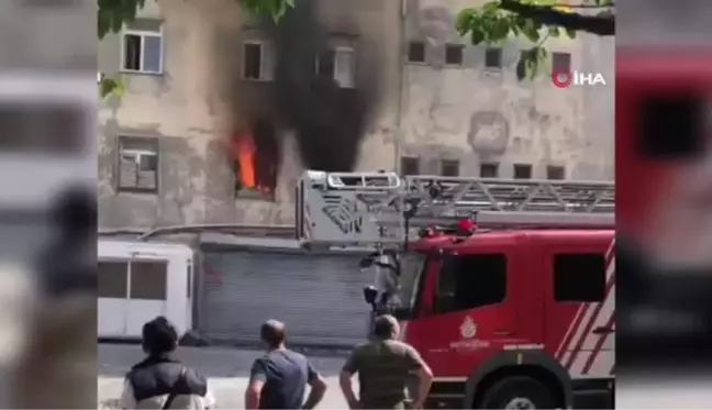 Son dakika haberleri... Sultangazi'de iş yerinde yangın paniği