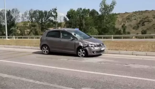 Tır ile çarpışan otomobildeki 2 kişi yaralandı