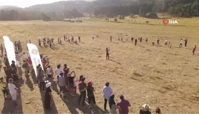 Binlerce kişi gökyüzünün muhteşem dansını izledi