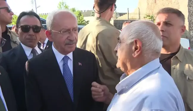 Kılıçdaroğlu Çifte Minareli Medrese'yi Ziyaret Etti.