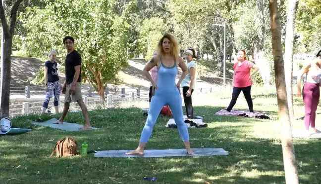 İzmir yerel haberi: Bornova'da Açık Havada Yoga