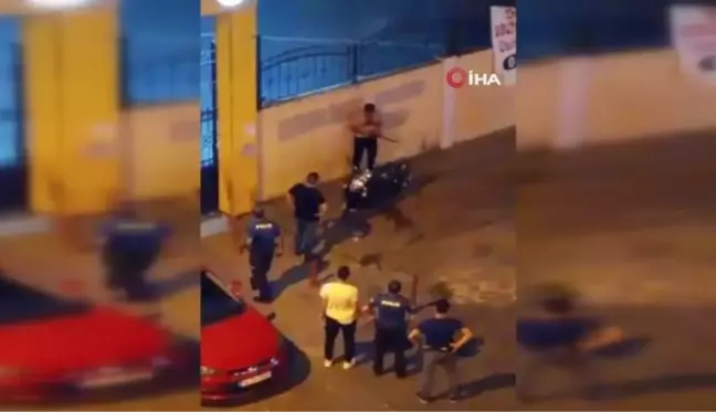 Bingöl haberleri | Esenyurt'ta madde bağımlısı genç dehşet saçtı: Polise döner bıçağı sallayıp çevredeki vatandaşları böyle kovaladı