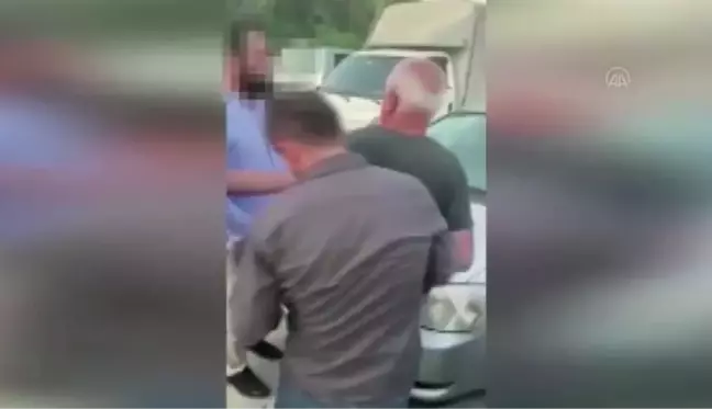 Seyyar satıcılardan rüşvet aldıkları belirlenen 2 zabıta yakalandı