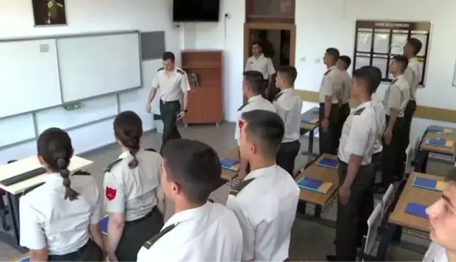 Son dakika haberi... İZMİR/ANKARA - Geleceğin subayları hazırlık sınıfında 7 yabancı dille donanım kazanıyor (1)