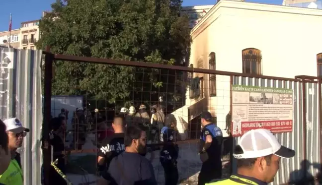 Fatih'te inşaat halindeki cami alev alev yandı
