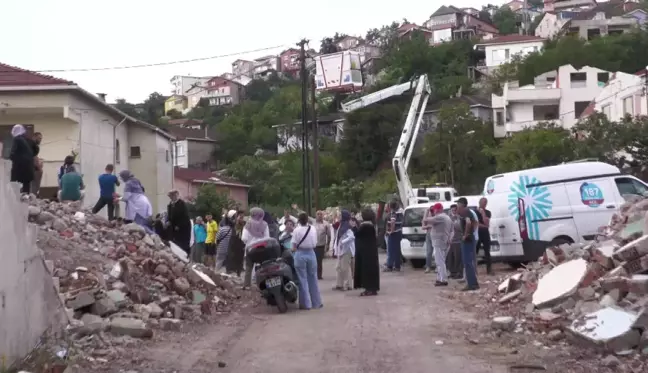 Son dakika haber | Beykoz Tokatköy'de Kentsel Dönüşümde Anlaşma Sağlanmadan Elektrikleri Kesilen Vatandaşlar Polisle Karşı Karşıya Geldi