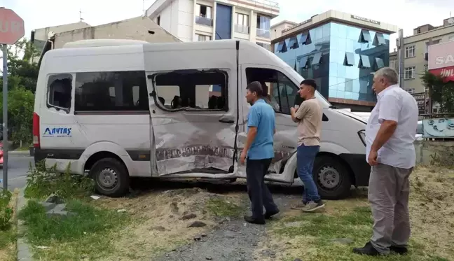 Kastamonu haberi | Bağcılar'da panelvan araç ile servis minibüsü çarpıştı: 5 yaralı