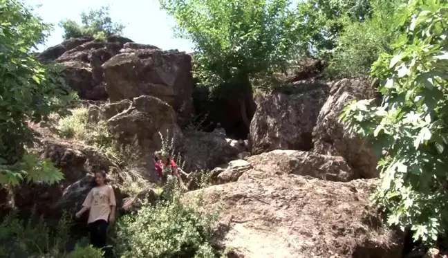 Hatay haberi: Hatay'da doğal klima özelliği olan mağara, yaz aylarında ilgi görüyor