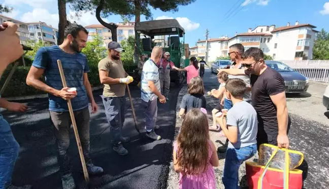 Karabük haberi: Safranbolu'da çocuklardan belediye işçilerine dondurma sürprizi