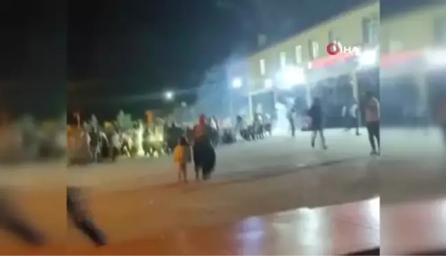Düğünde havaya atılan havai fişekler davetlilerin üzerine düşerek patladı