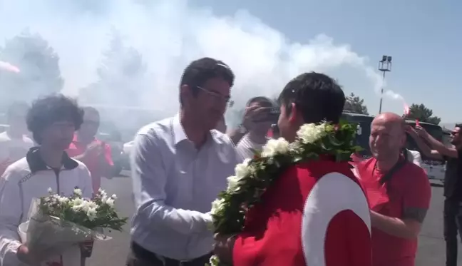 Niğde yerel haberleri... Avrupa Şampiyonu Yasin Büyükhüseyinler Niğde'de Coşkuyla Karşılandı