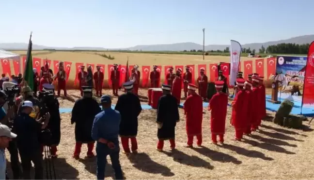 Erzurum gündem haberi... ERZURUM'DA MEHTERLİ HASAT BAYRAMI