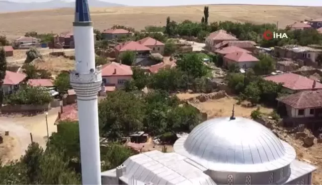 Tepeköylü vatandaşlar camilerine imam istiyor