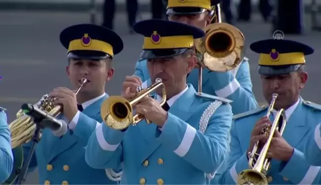Cumhurbaşkanlığı Muhafız Alayı Tüfekli Gösteri Bölüğü nöbet değişimi gösterisi gerçekleştirildi (2)