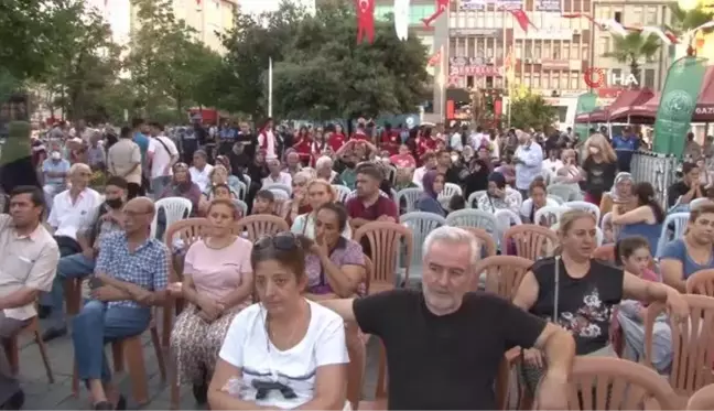 Gaziosmanpaşa Belediyesi tarafından vatandaşlara aşure dağıtıldı