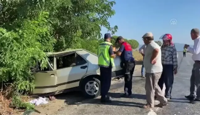 Son dakika haberi! Otomobil ile traktörün çarpıştığı kazada 2 kişi yaralandı