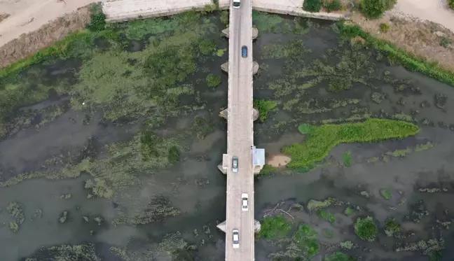 Kuraklıktan etkilenen Tunca Nehri dip seviyede akıyor