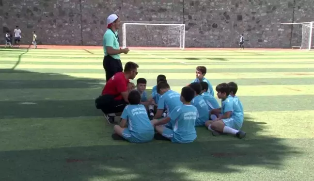 Ümraniye'de 3'üncü 'Minik Kramponlar Futbol Turnuvası' düzenlendi