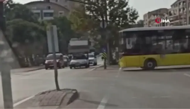 Bursa haberleri! Bursa'da mobilya yüklü tehlikeli yolculuk kamerada