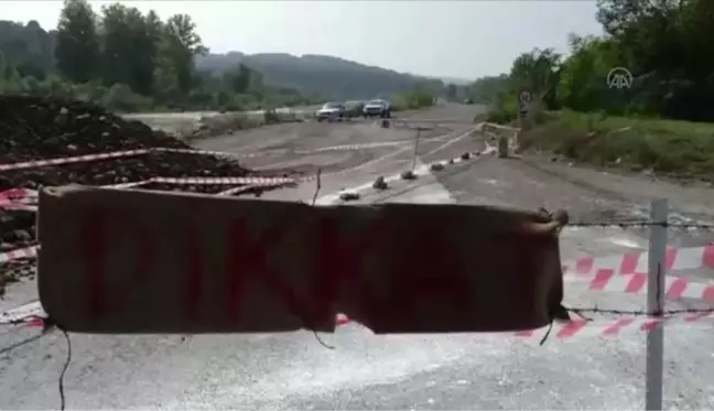 Zonguldak gündem haberi | ZONGULDAK - Bir kişi arsasından araç geçişini engellemek için yolu trafiğe kapattı