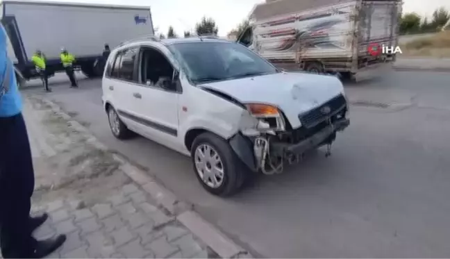 Son dakika haberi | Kamyon ile otomobilin çarpıştığı kazada 2 kişi yaralandı