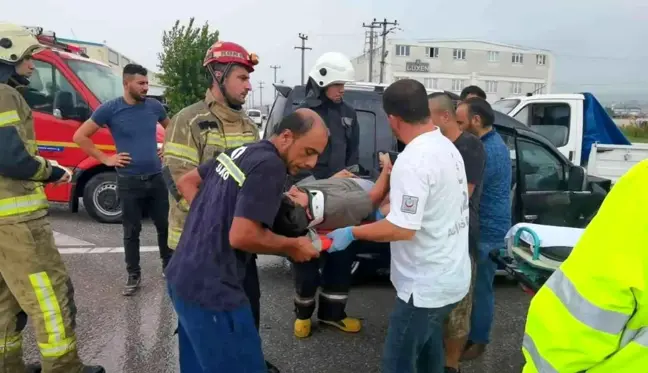 Son dakika haberleri | Sağanak yağış kazaya neden oldu: 4 yaralı