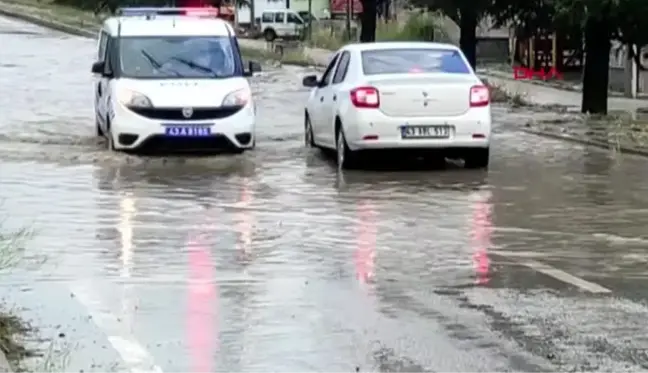 Kütahya gündem haberi | KÜTAHYA'DA SAĞANAK; YOLLAR GÖLE DÖNDÜ, İŞ YERLERİNİ SU BASTI