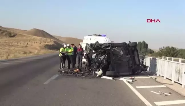 Yozgat gündem haberleri: YOZGAT'TA OTOMOBİL KÖPRÜ BARİYERİNE ÇARPTI 3 ÖLÜ, 1 YARALI