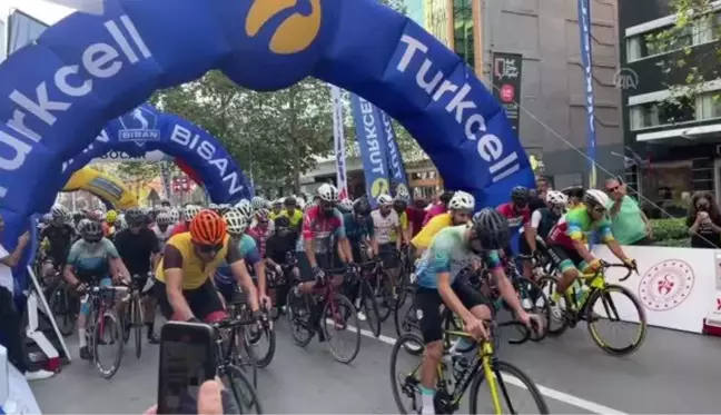 Son dakika haberleri... Turkcell Granfondo Yol Bisiklet Yarışı - Bitiş noktasında gerçekleşen kazada bazı sporcular yaralandı