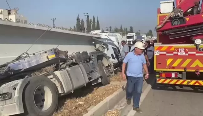 Son dakika haber: 2 tır, 3 otomobil ve bir traktörün karıştığı kazada 3 kişi yaralandı