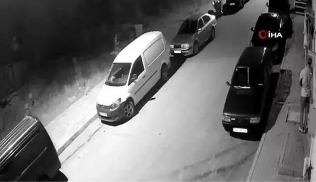 Hırsız balkonda asılı olan çamaşırları çaldı... O anlar kamerada