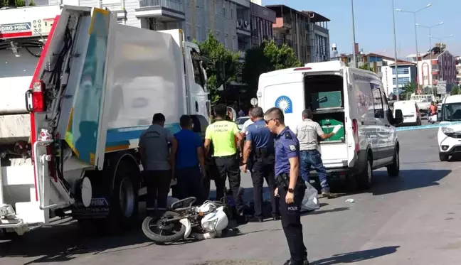 Çöp kamyonunun altında kalan motosiklet sürücüsü hayatını kaybetti