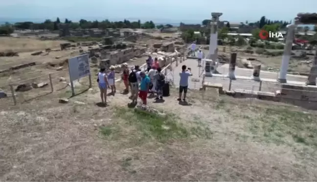 Cehennem Kapısı yerli ve yabancı turistlerin akınına uğruyor